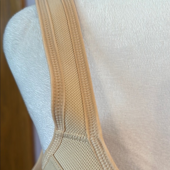 Wacoal Tan Women's Workout Bra size 32 DD. - Picture 3 of 8